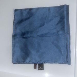 Guy Laroche 100% silk pocket square in excellent condition